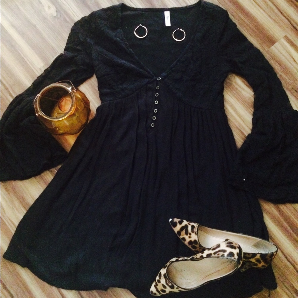 Black mini belle sleeve dress